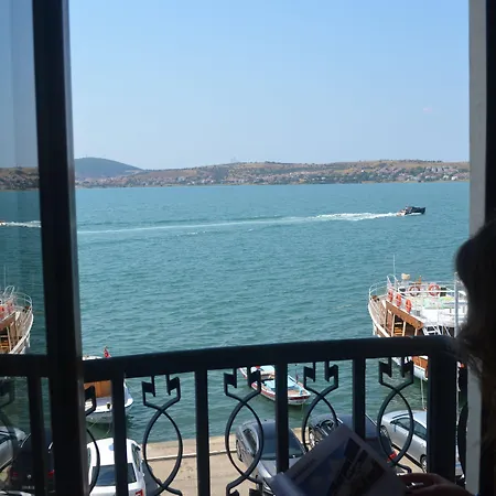 Ayvalik Palas Hotel מלון 2*