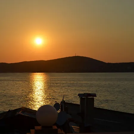 Ayvalik Palas Hotel מלון