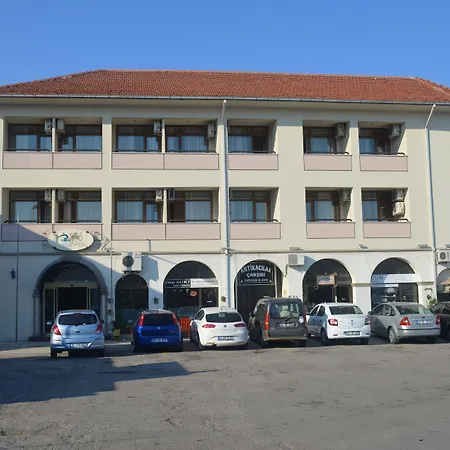 מלון Ayvalik Palas Hotel 2*